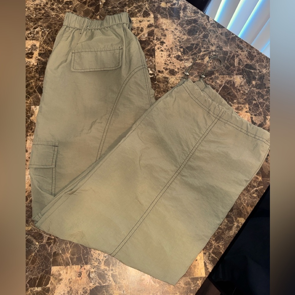 Love tree-Relaxed Fit Green Cargo Pants with Elastic Waistband